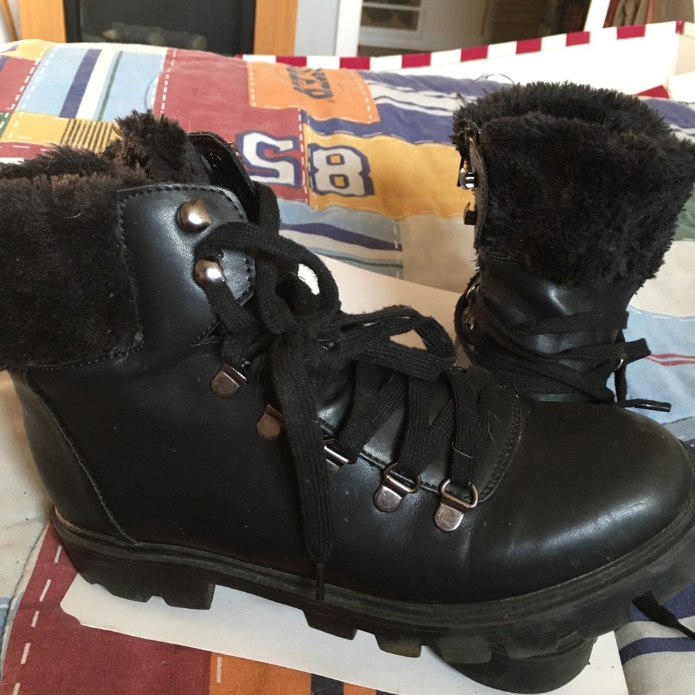 Women black boots